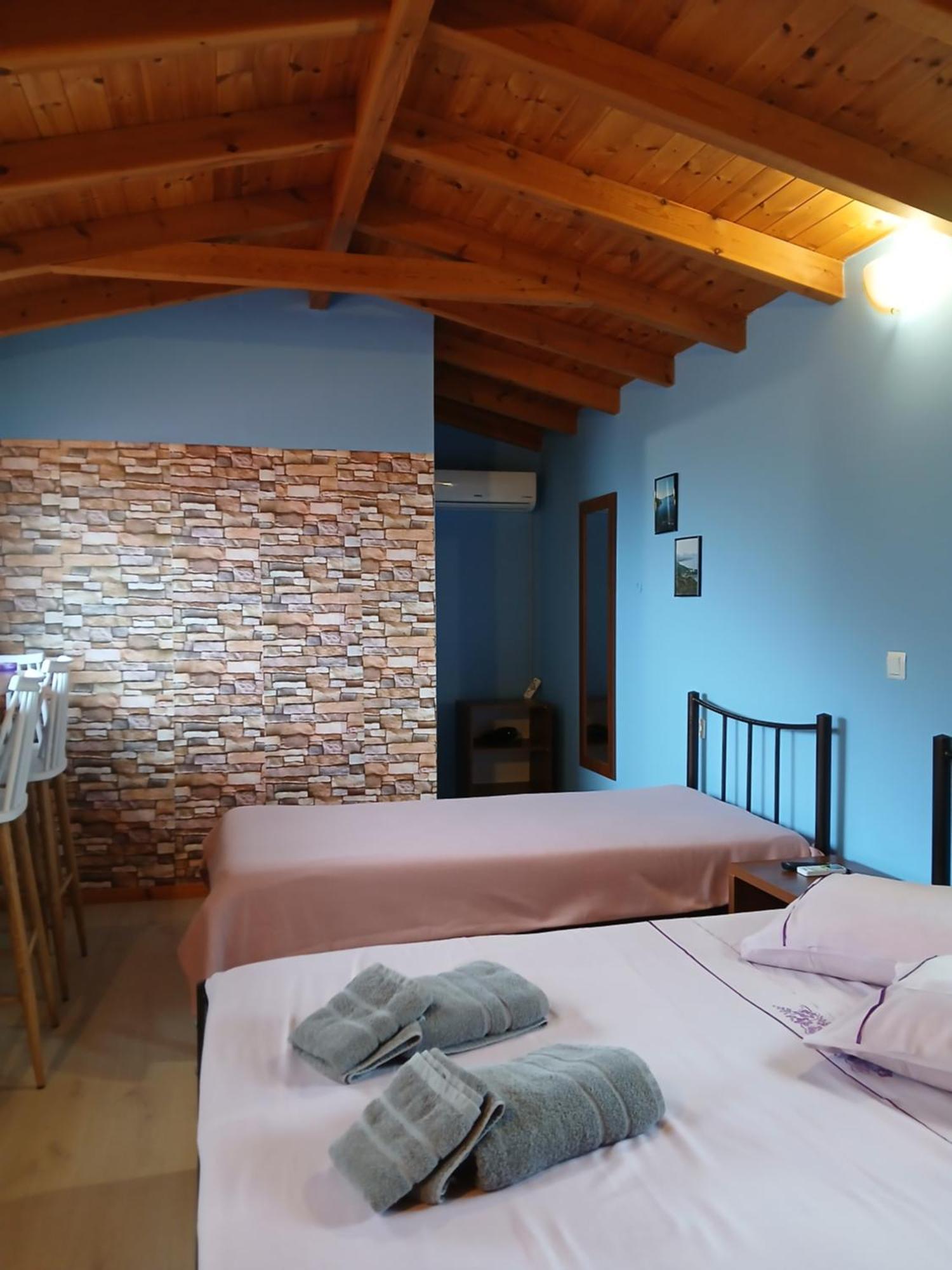 Tolis Rooms Химара Экстерьер фото