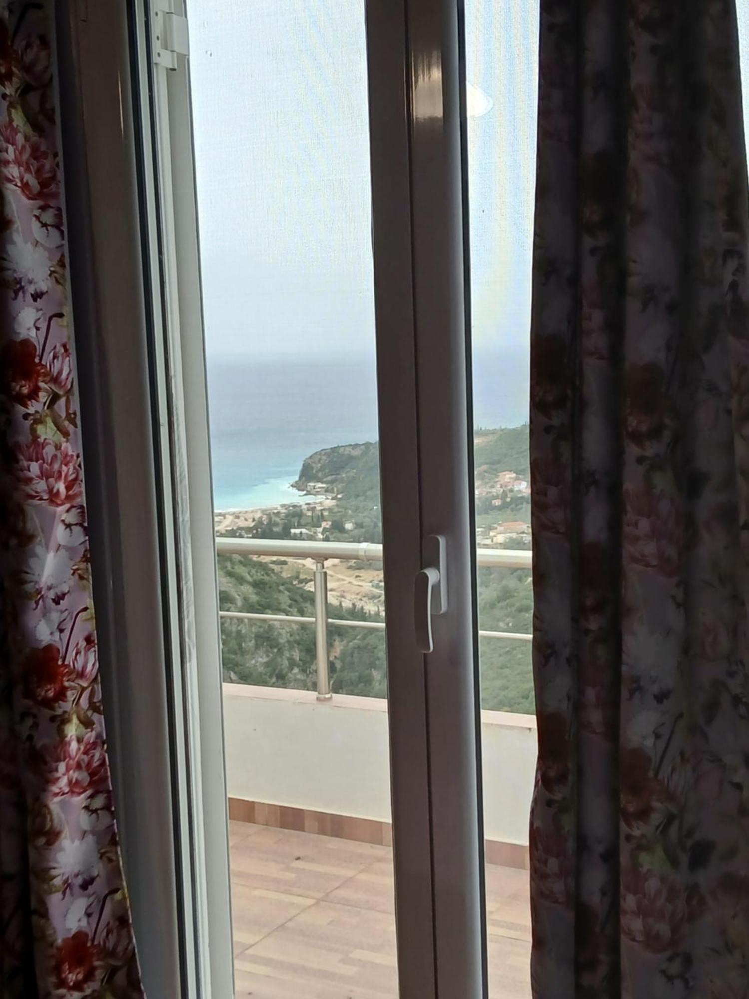 Tolis Rooms Химара Экстерьер фото
