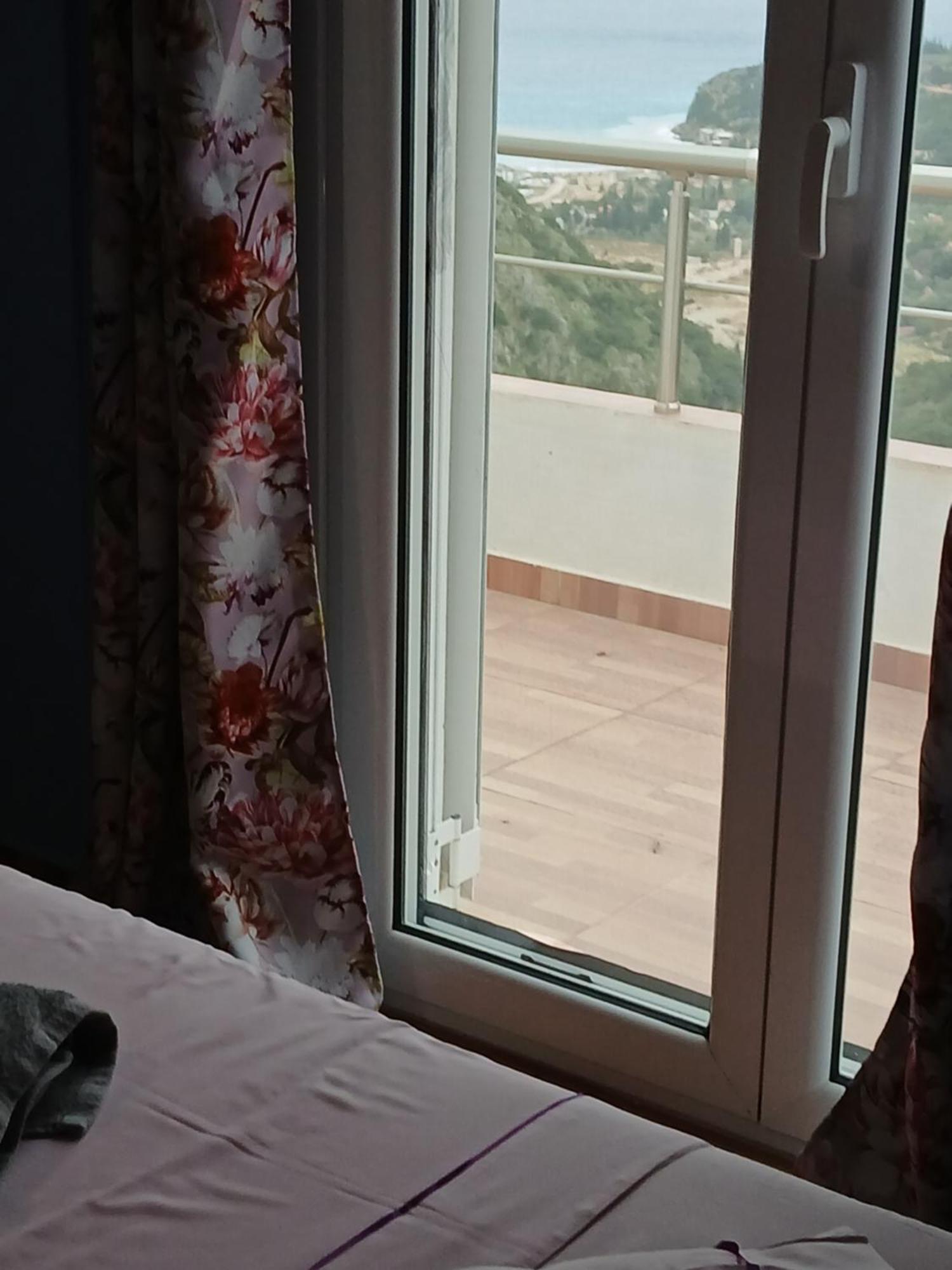 Tolis Rooms Химара Экстерьер фото